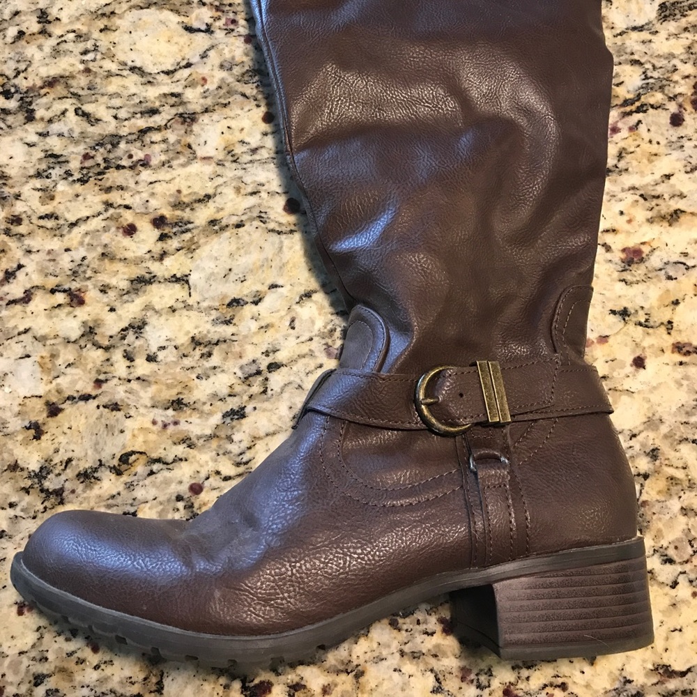 Tall brown boots with buckle